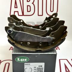 Колодки задні гальмові барабанні LPR 06830 SKODA FABIA RAPID VW GOLF