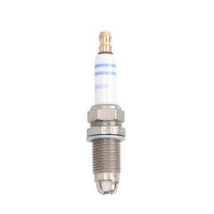 Свеча зажигания BOSCH 0 242 240 590 VW Bora Golf Passat Jetta Skoda Octavia- фото 1